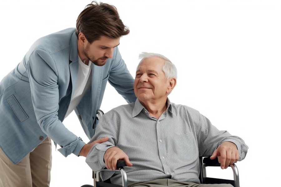 Filho empurrando o pai de cadeira de rodas, ambos com serenidade